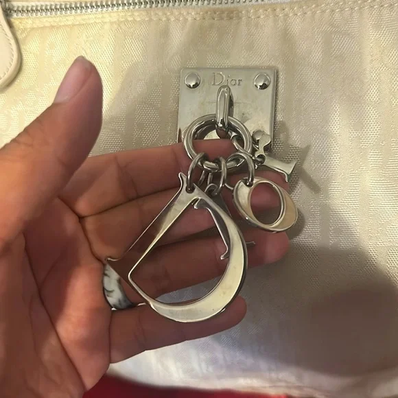 Elegant Cream Dior Shoulder Bag🤍 - Picture 3 of 15